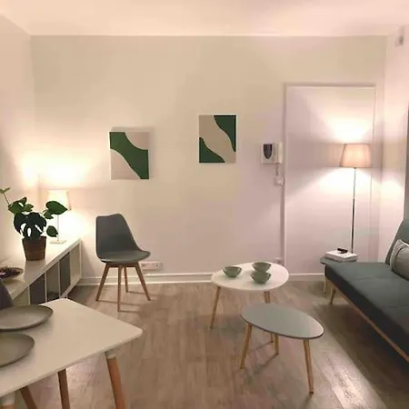 Apartment Spacieux Duplex Parisien Renove, Proche Tour Eiffel
